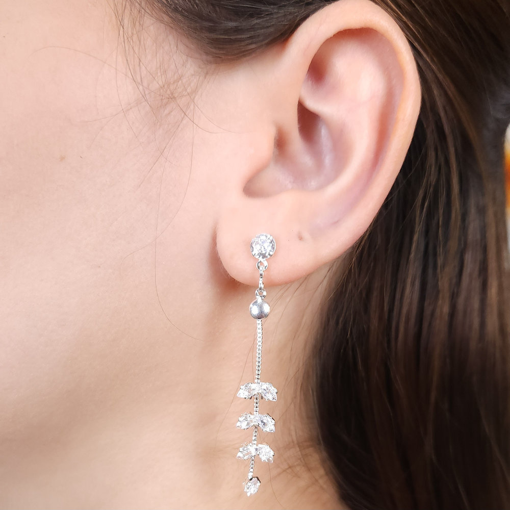 Brinco base pedra redondo com fio veneziana