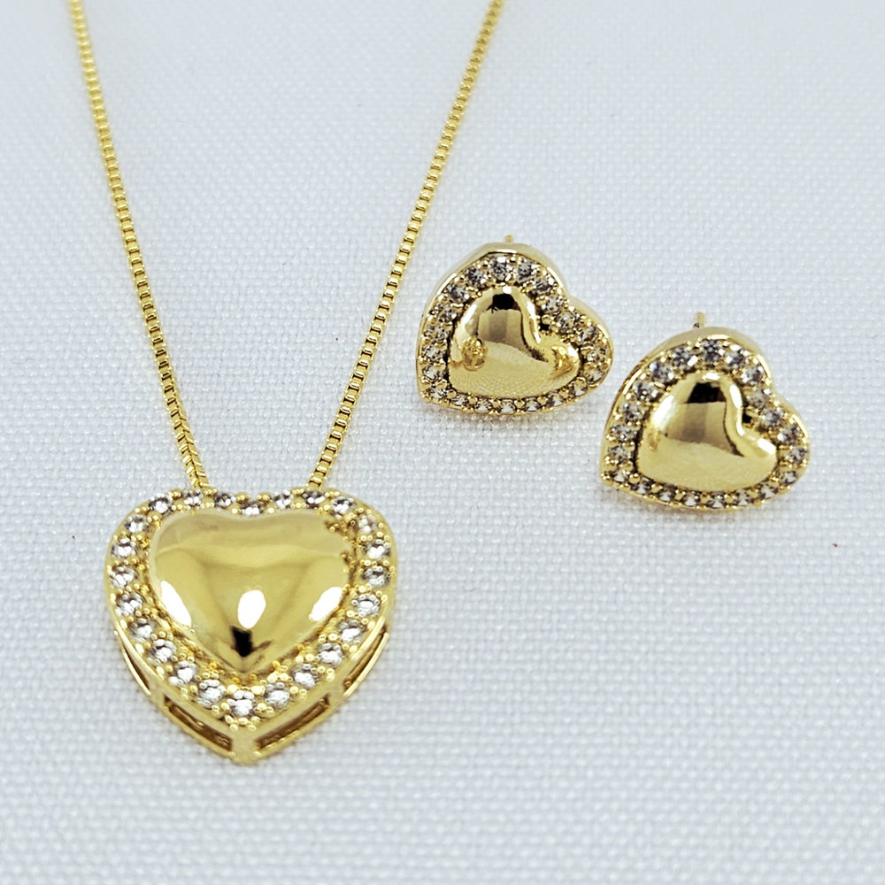 Conjunto coração detalhe cravejado redor