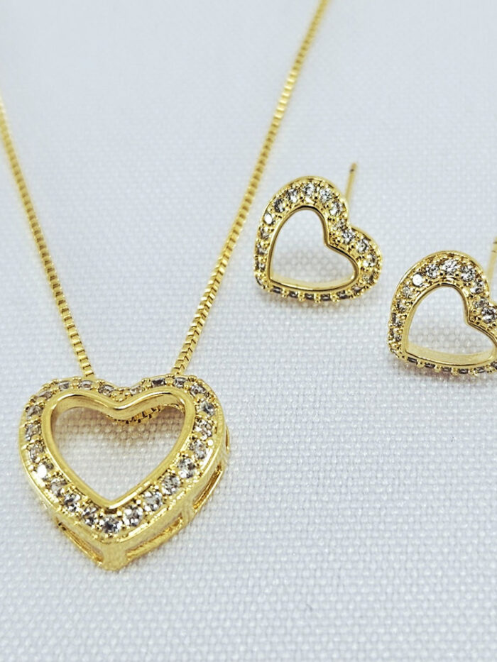 Conjunto coração cravejado detalhado