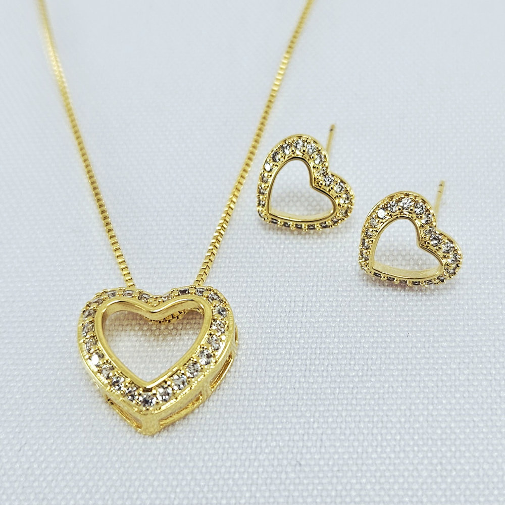 Conjunto coração cravejado detalhado