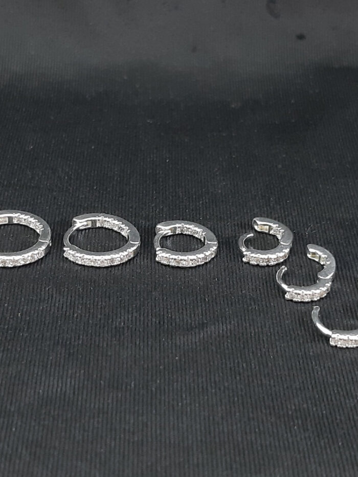 Trio de argolinha cravejado com zircônia