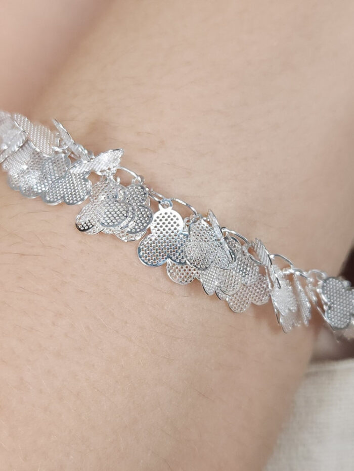 Pulseira trevo detalhado