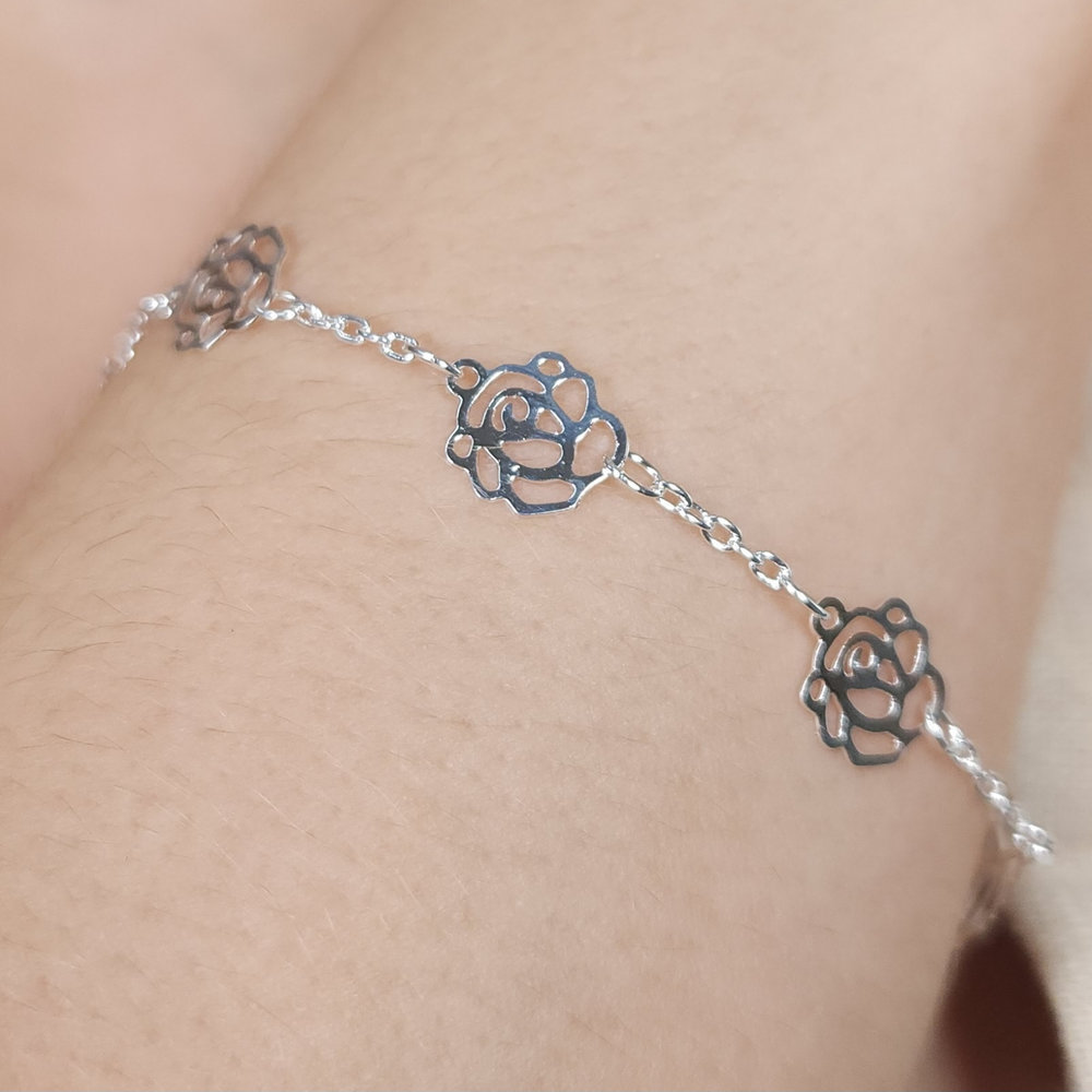 Pulseira folha com detalhe em flores