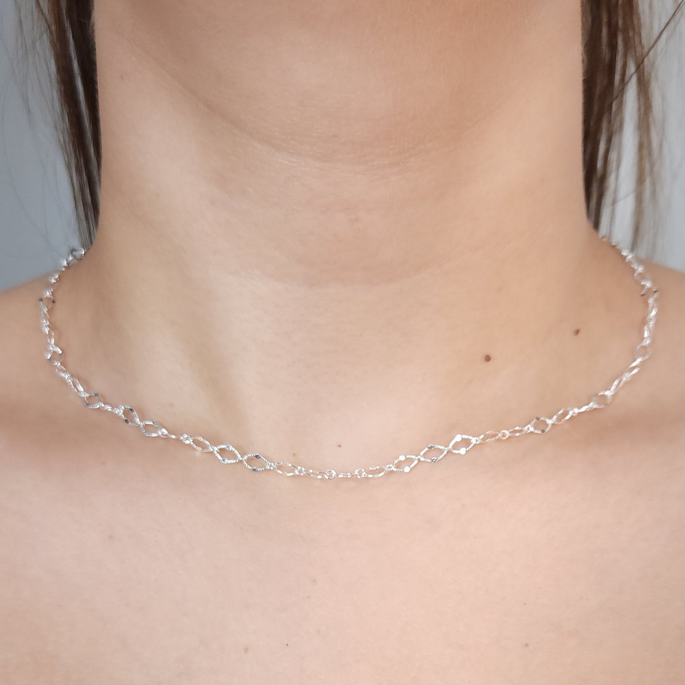 Gargantilha chocker elo oval martelado