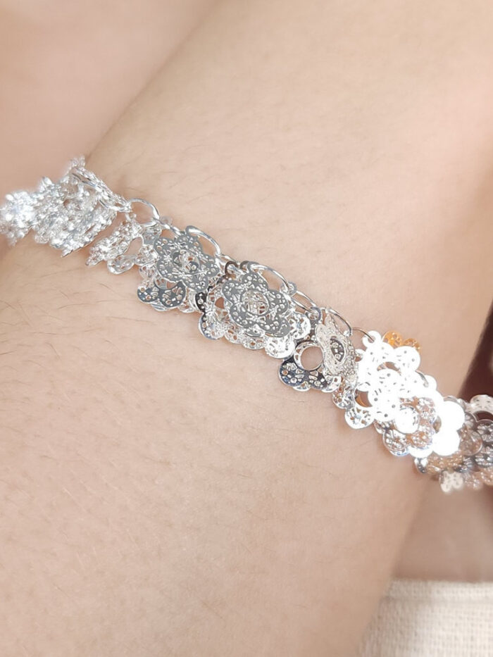 Pulseira flor detalhada vasado