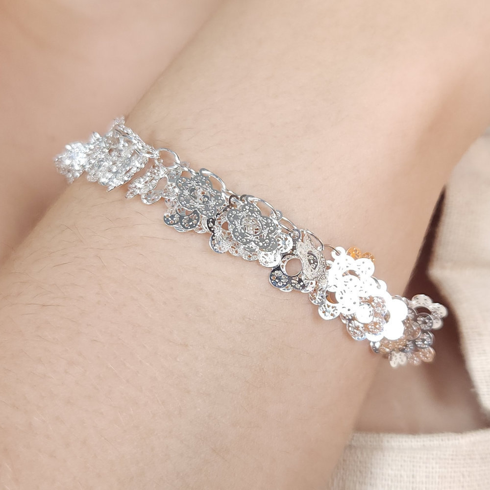 Pulseira flor detalhada vasado