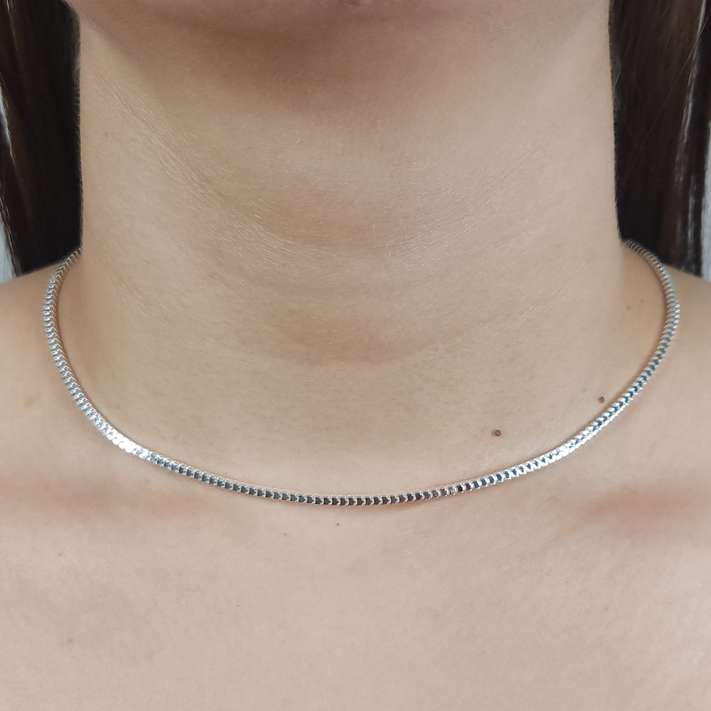 Gargantilha chocker elos caixa prateada