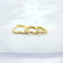 Trio de argolas formato coração cravejadas