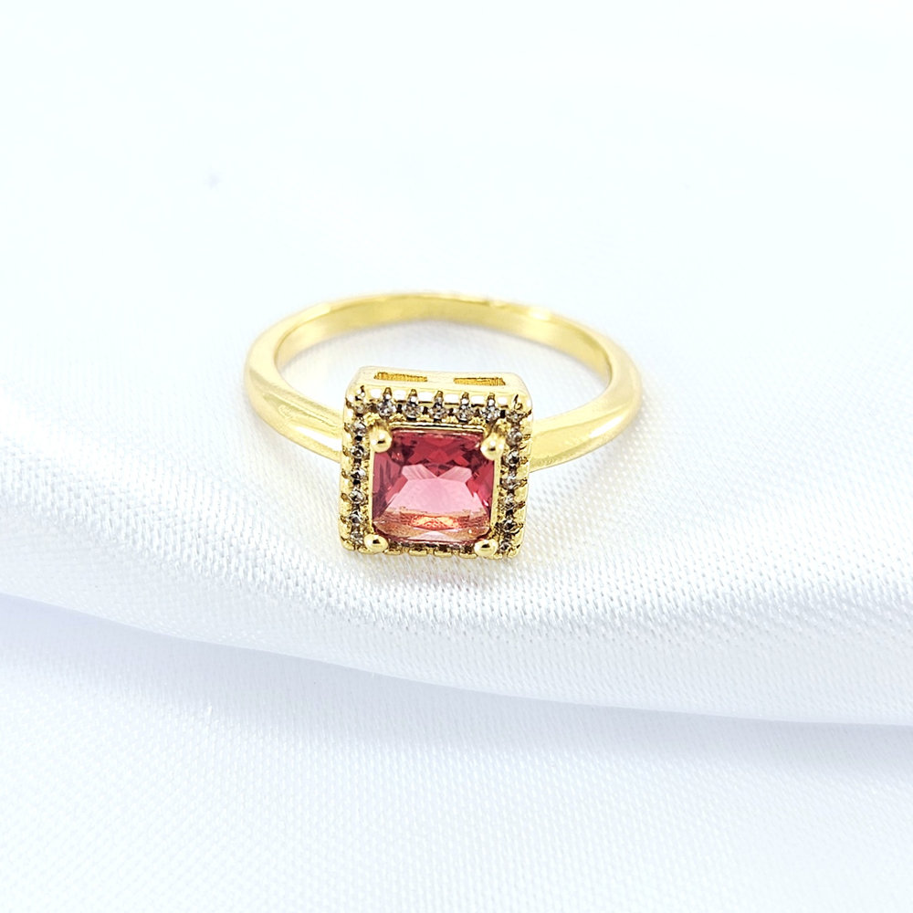 Anel pedra quadrada cravejada vermelho cereja - Imagem 2