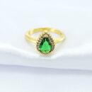 Anel gota verde borda cravejada
