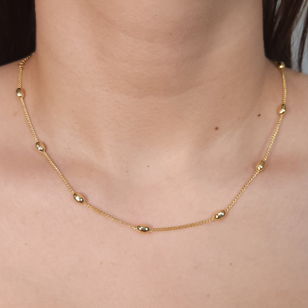 Gargantilha chocker com detalhe oval