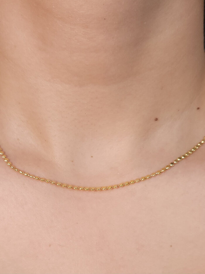 Gargantilha chocker detalhe redondo chapeado