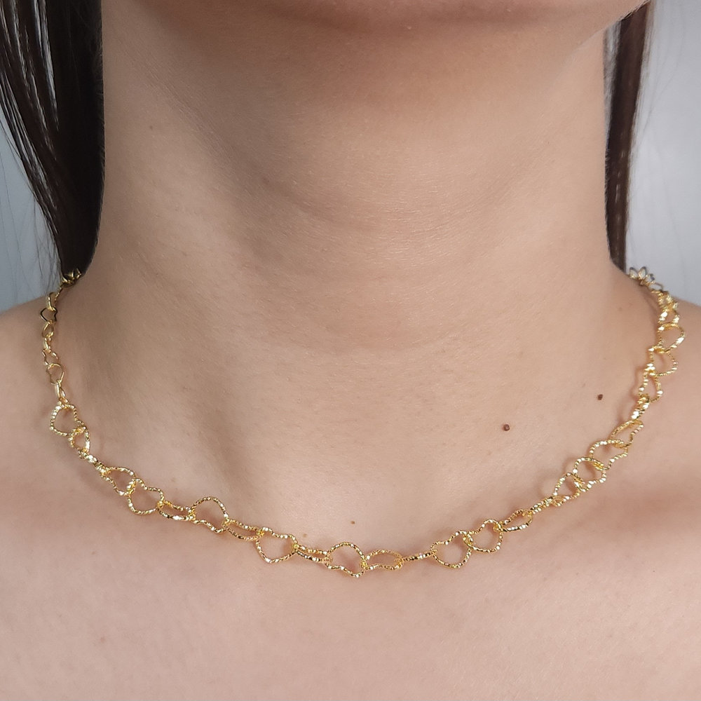 Gargantilha chocker coração elos detalhados