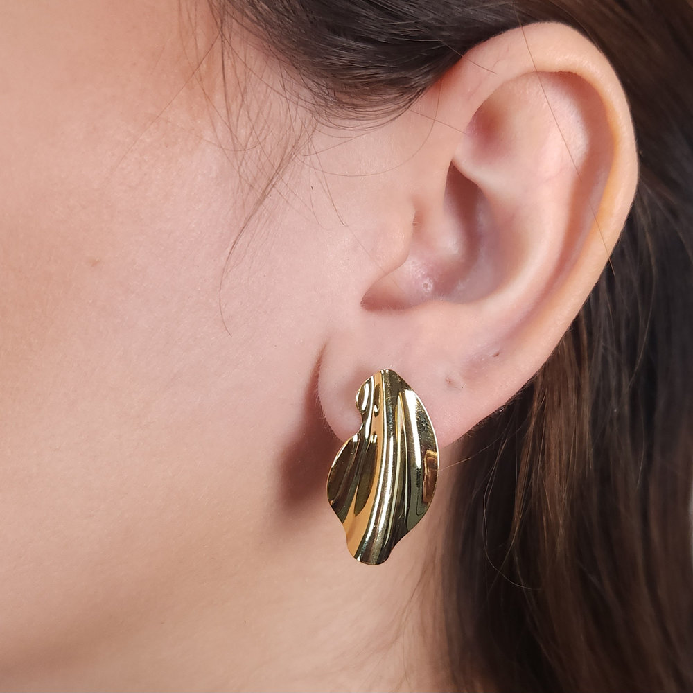 Brinco fixo folha ondulada