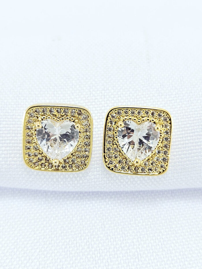 Brinco quadrado cravejado com pedra cristal
