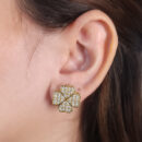 Brinco trevo de 4 folhas cravejados com microzircônias