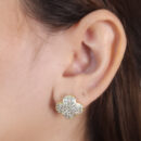 Brinco trevo em cruz cravejada de microzircônias