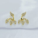 Brinco formato de folhas cravejadas