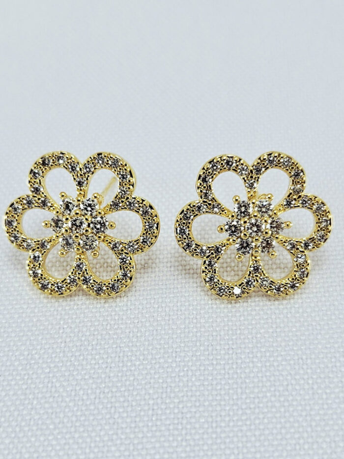 Brinco flor cravejado