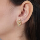 Brinco estilo losango cravejado