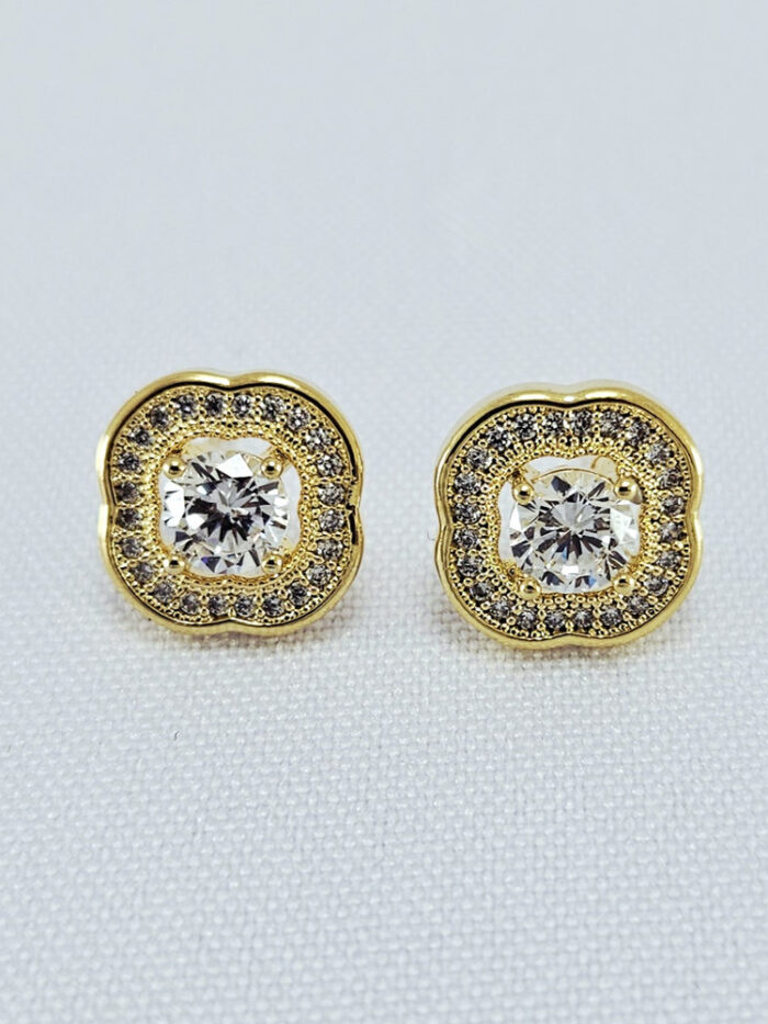 Brinco estilo trevo com pedra cristal