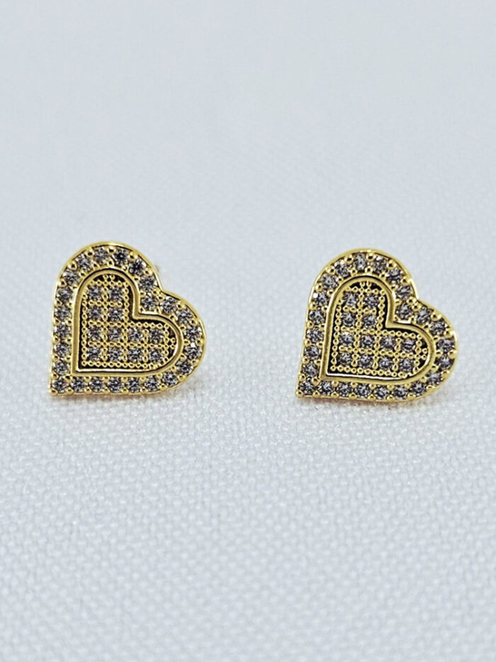 Brinco coração cravejado