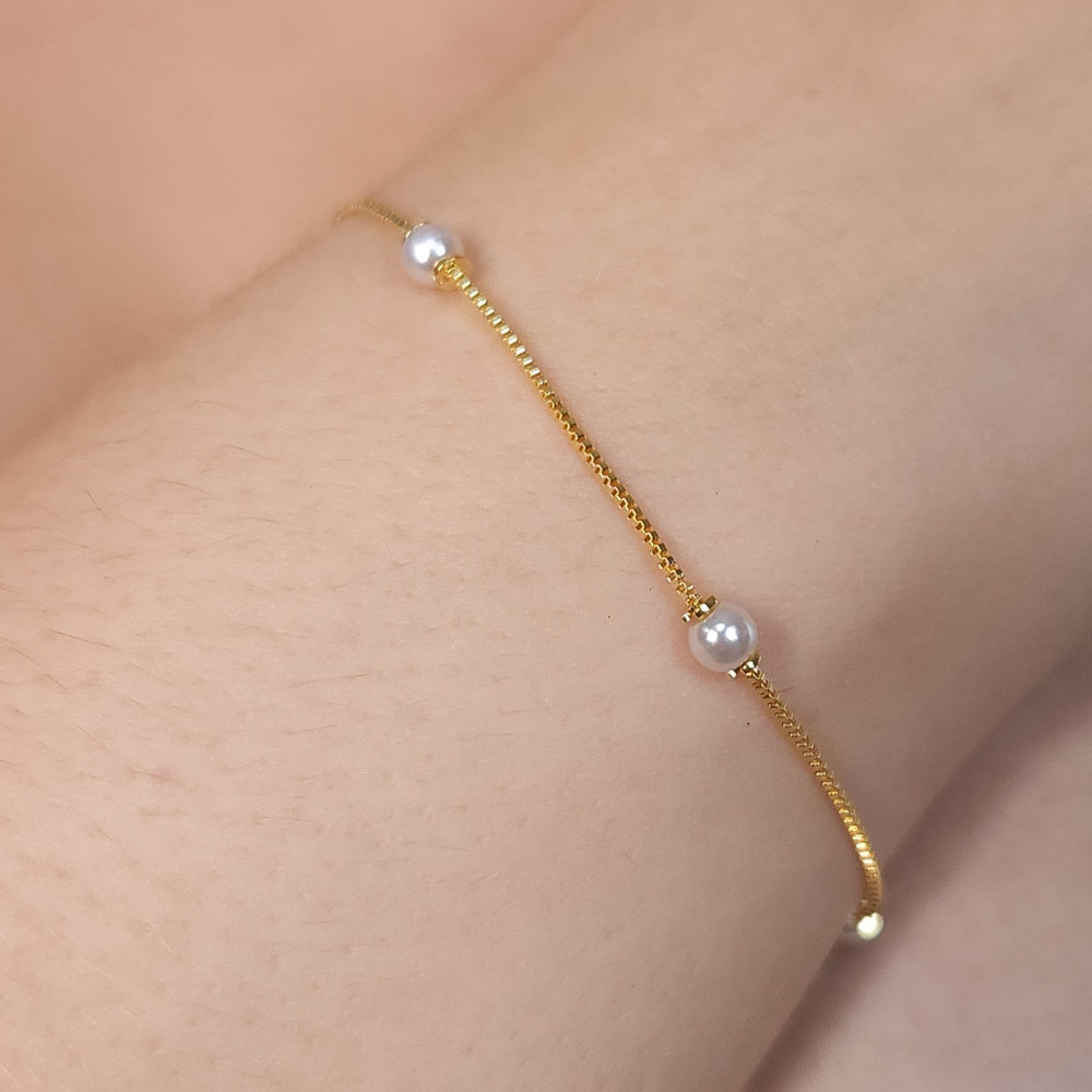 Pulseira com detalhe em pérolas