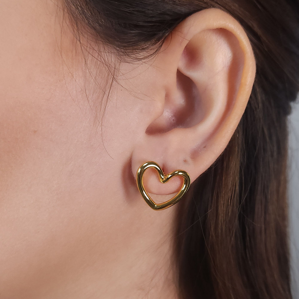 Brinco coração ondulado
