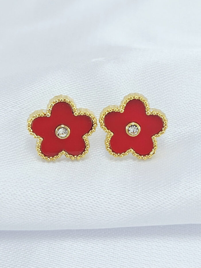 Brinco trevo com pedras detalhada