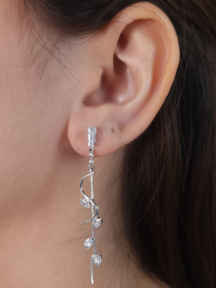 Brinco fio veneziana com pedras navetes