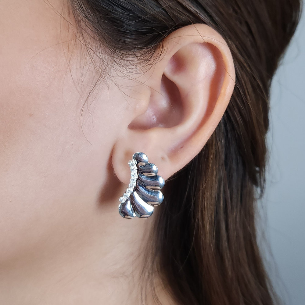 Brinco gotas em leque com fio em strass cristal