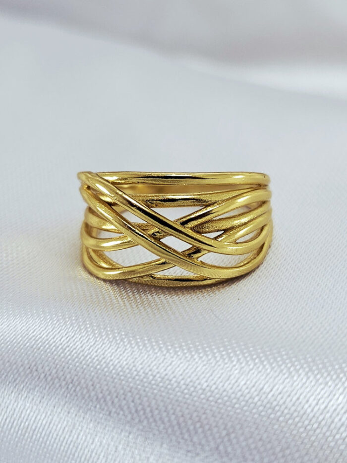 Anel entrelaçado dourado