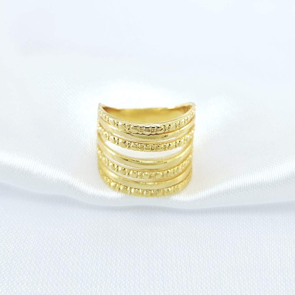 Anel com detalhe liso e fosco