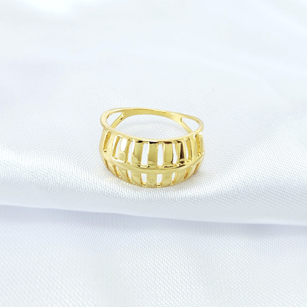 Anel com aros curvados