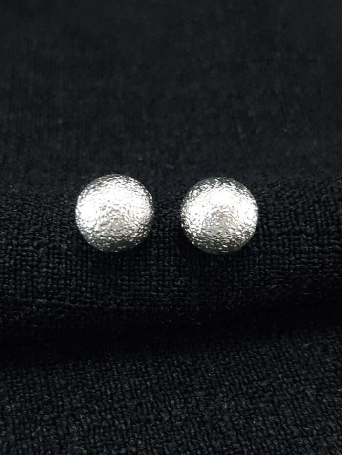 Brinco bola prateada