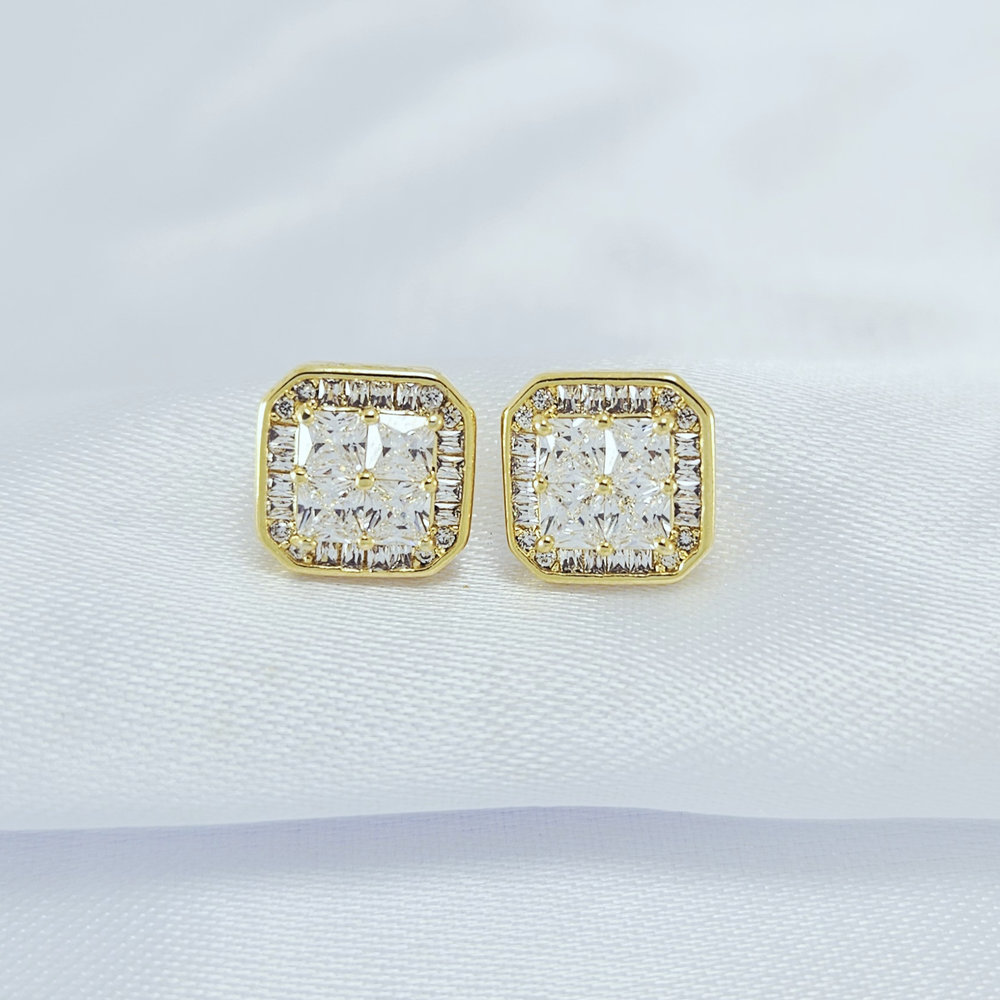 Brinco quadrado cravejado