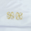 Brinco quatro petalas cravejadas