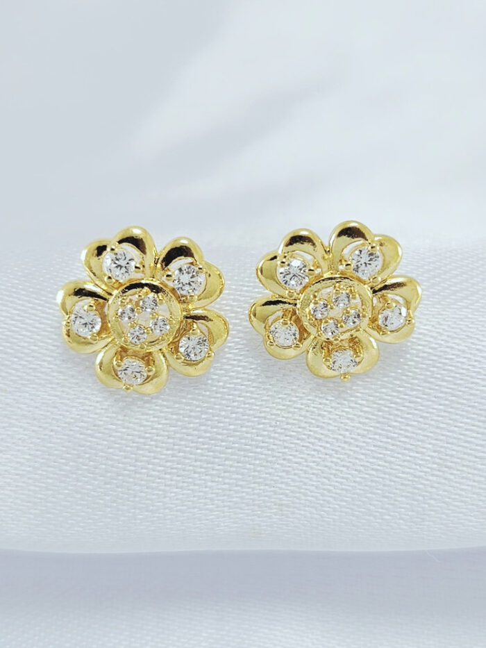 Brinco flor chapeado com pedra cristal