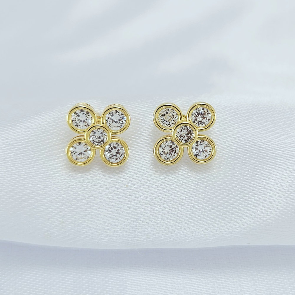 Brinco formato flor com pedra cristal