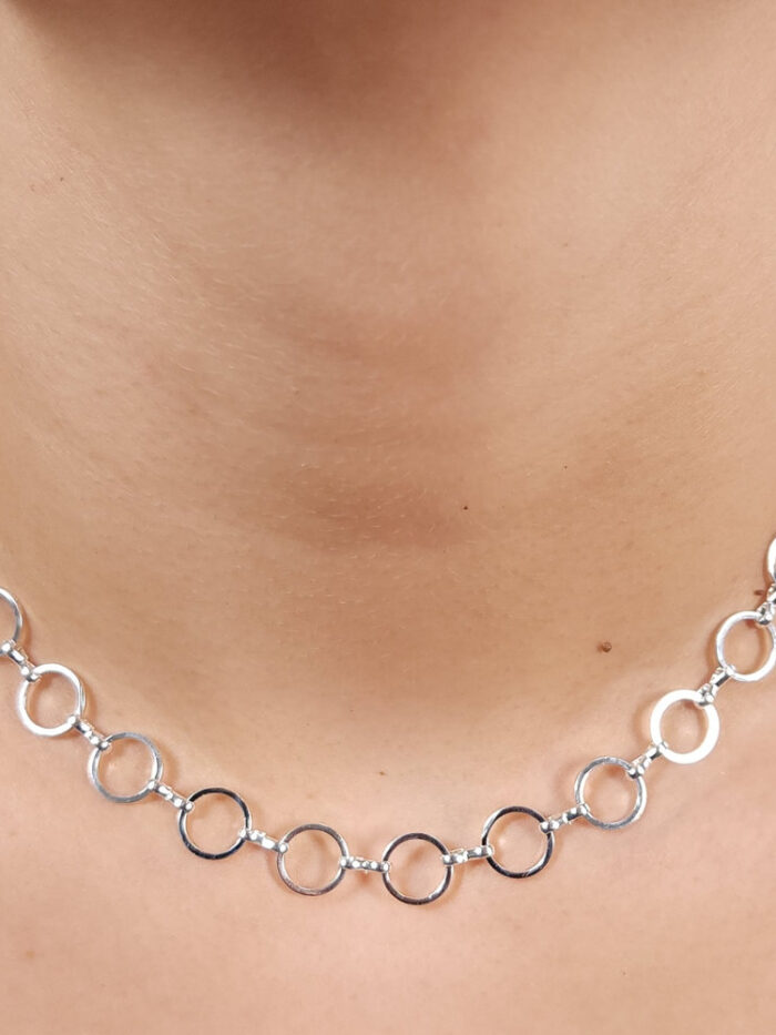 Gargantilha chocker elo redondo vazado