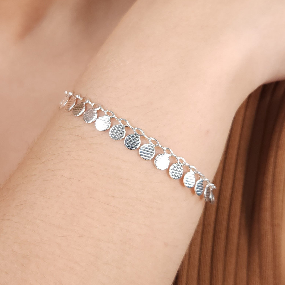 Pulseira elos oval com bolas chapeada e detalhada