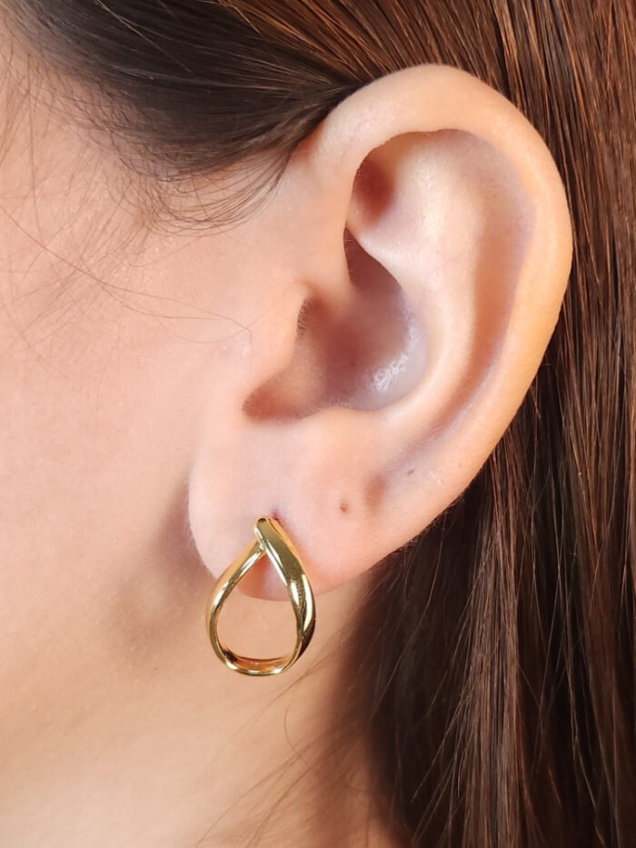 Brinco estilo oval vazado