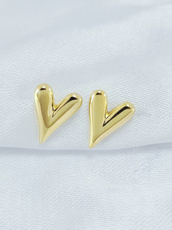 Brinco coração liso boleado