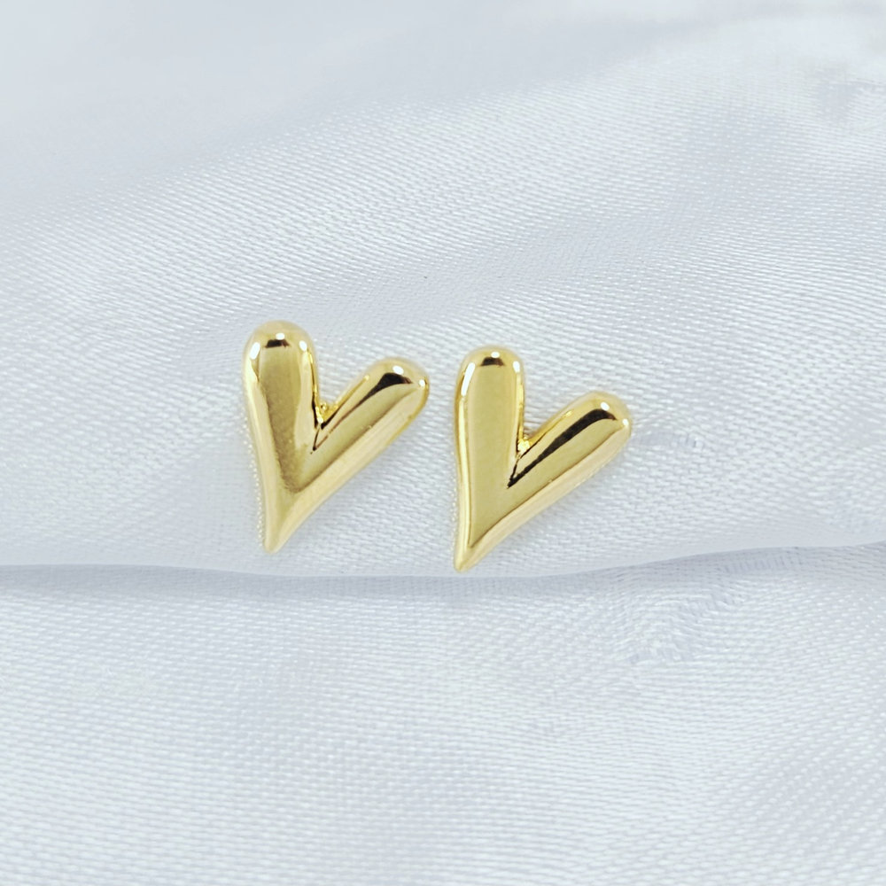 Brinco coração liso boleado