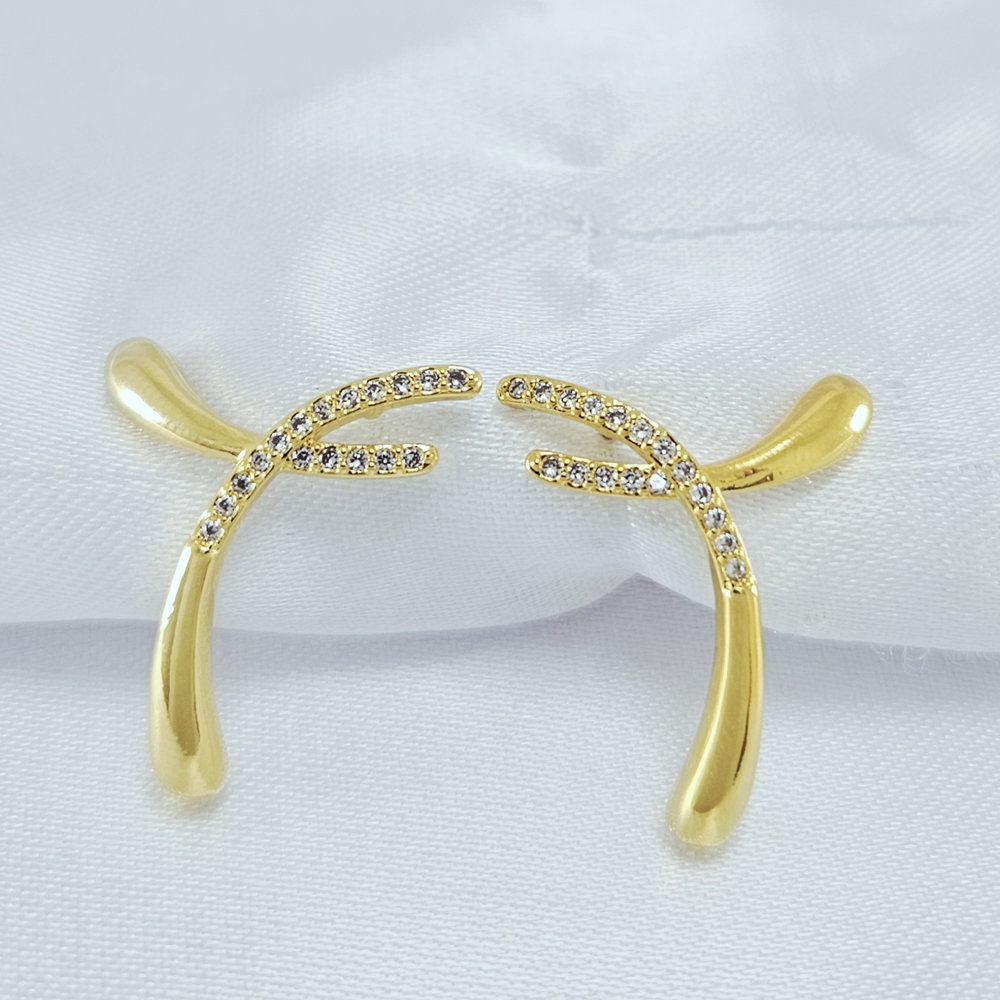 Brinco base cravejado com pêndulo gota lisa - Imagem 2