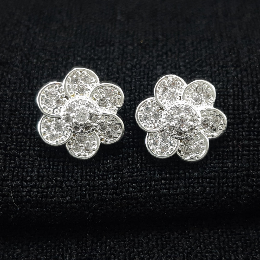 Brinco flor cravejado cristal