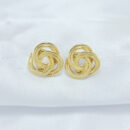 Brinco entrelaçado detalhado