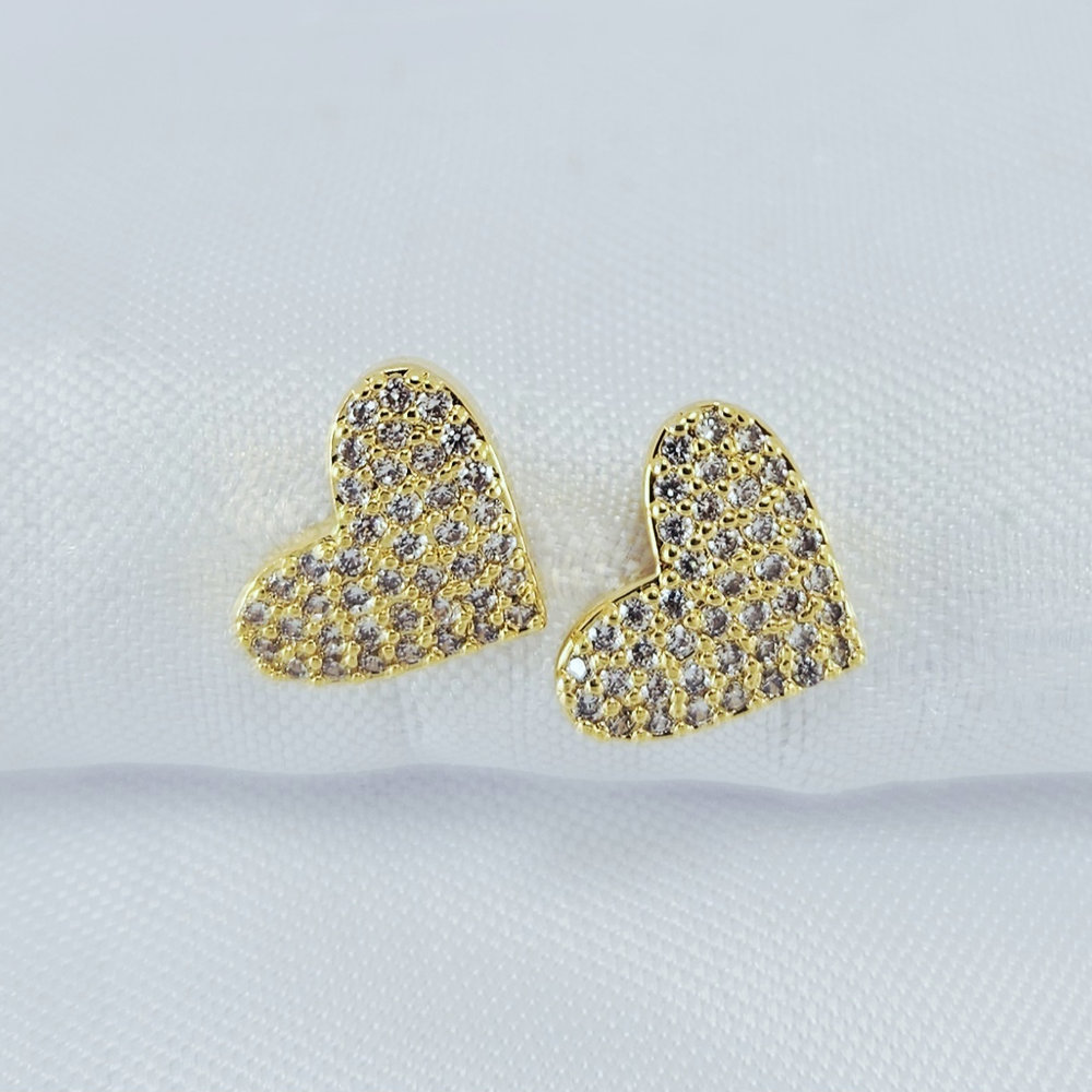 Brinco coração cravejado