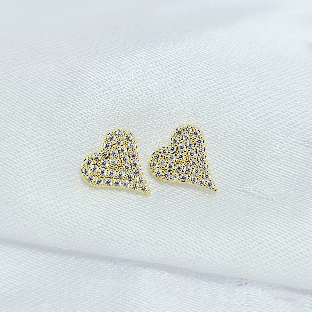 Brinco coração cravejado com zircôrnia