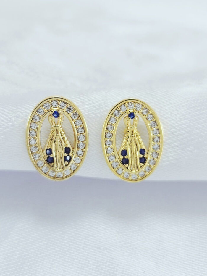 Brinco nossa senhora cravejado pedra azul